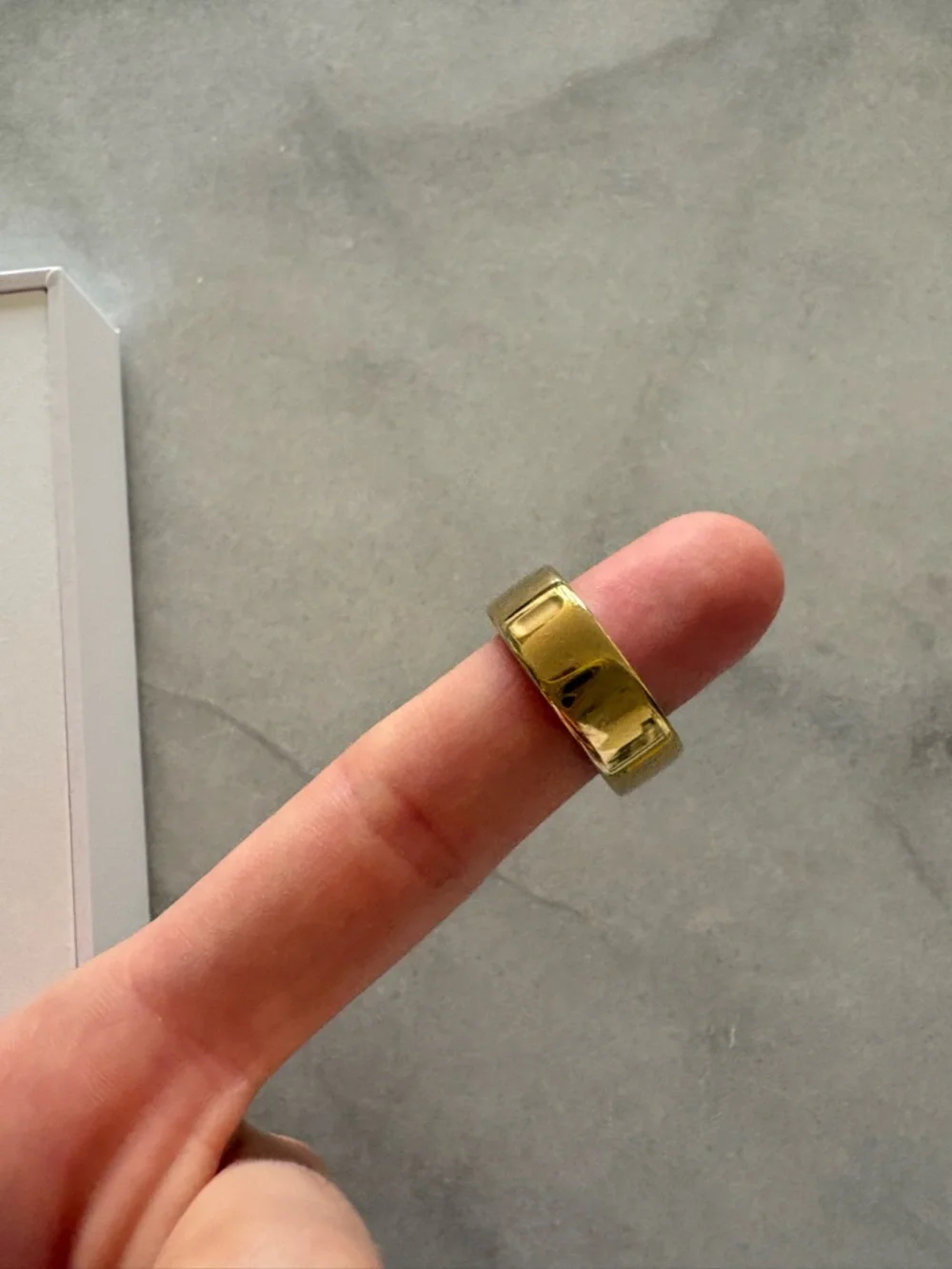 Oura Smart Ring Gen 4 in Gold Finish